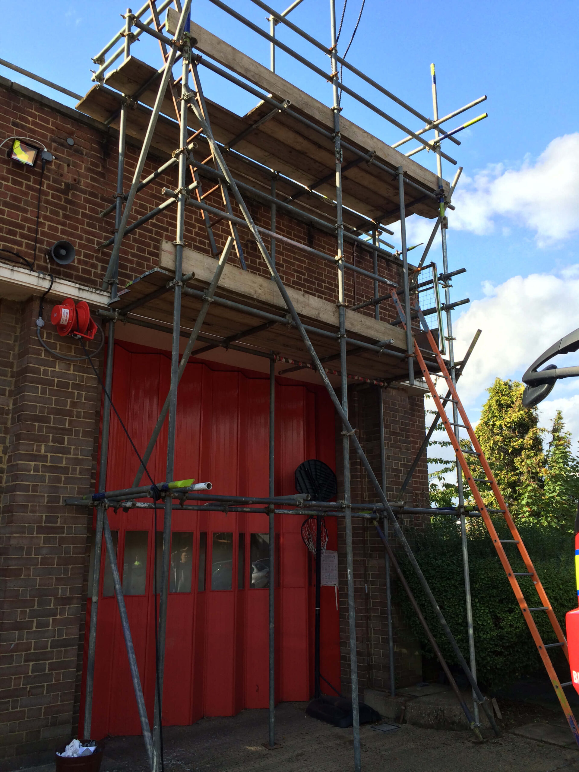 SCAFFOLDING IN SURREY AND LONDON
